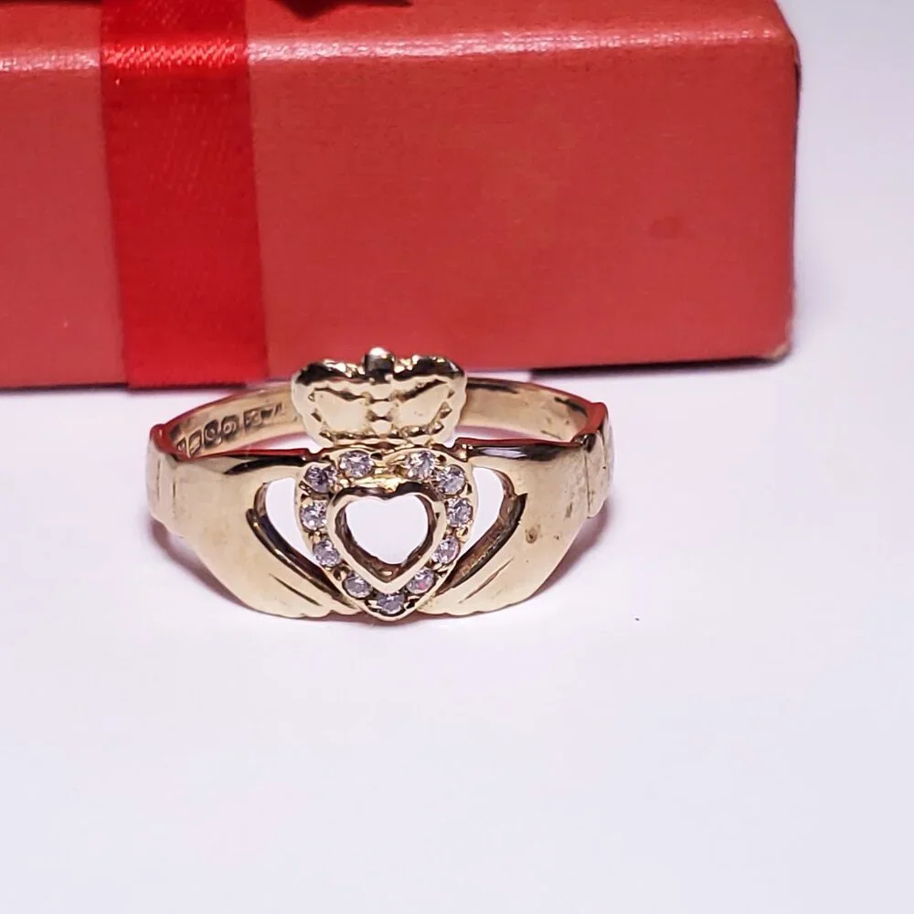 Vintage .15cttw Rd CZ Heart Top 9Kt Y/Gold Lds or Gnts Claddagh S-8.5 Ring#23789 - Picture 5 of 6